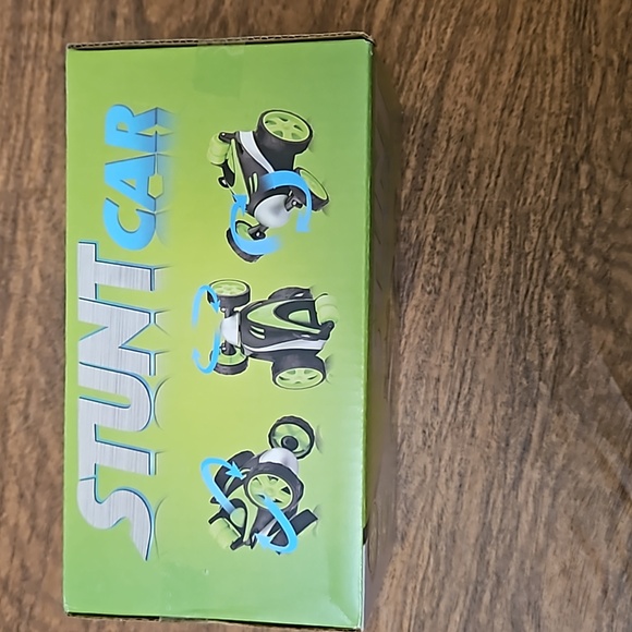 Growsly NIB green rolling remote control stunt car for ages 3 and up - Picture 3 of 4